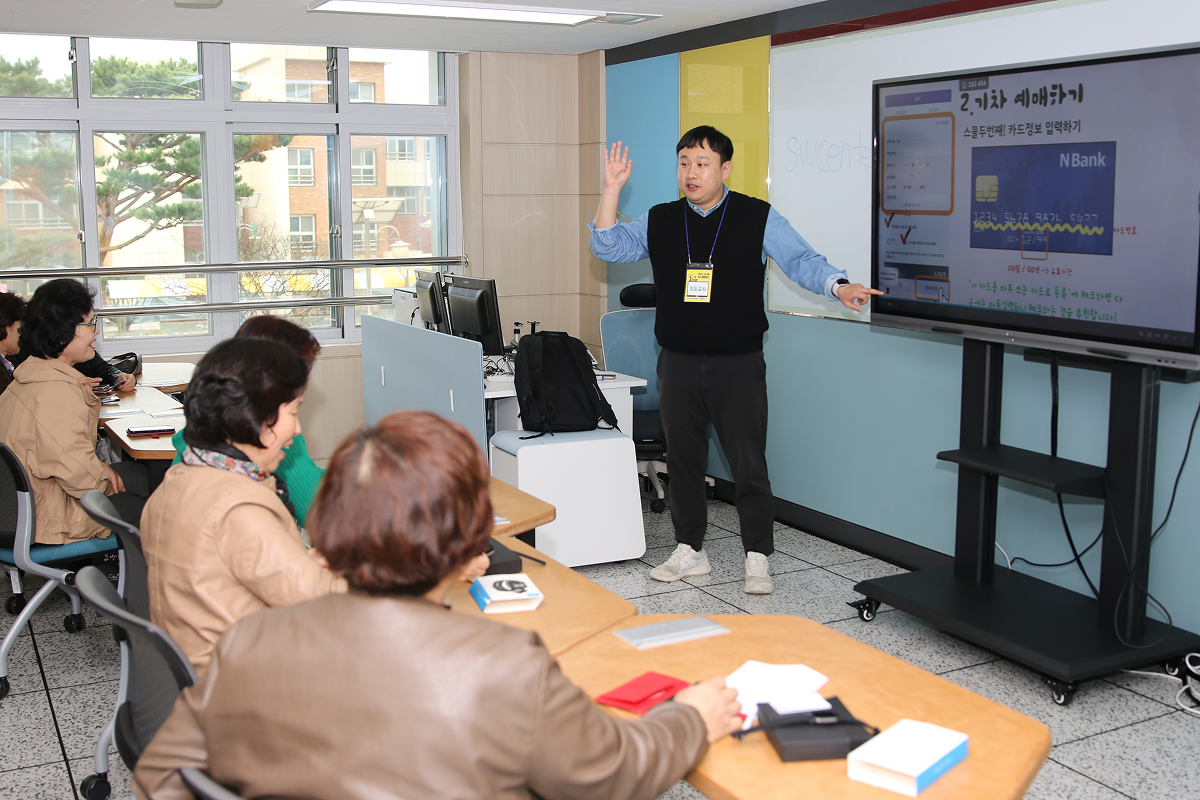 시니어 AI·SW 체험 캠프 교육사진_2